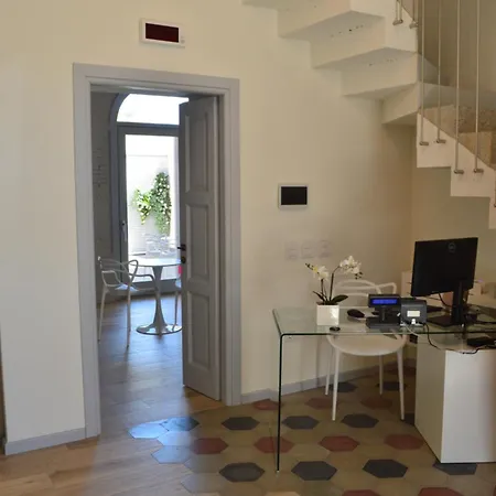 Tanit & 维拉西米乌斯