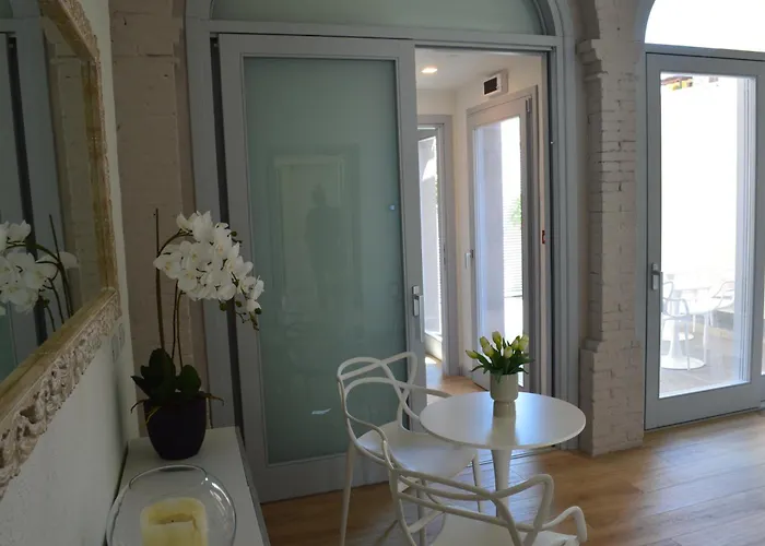 Tanit & ベッド・アンド・ブレックファスト