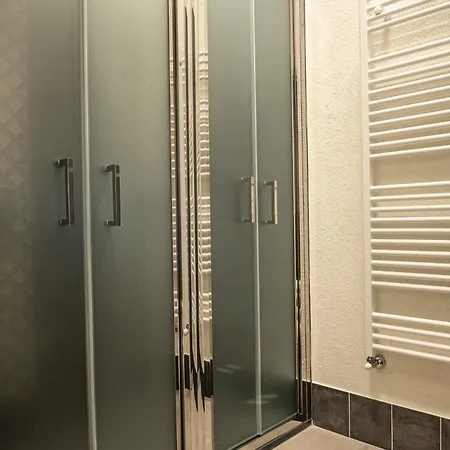 Tanit & Frühstückspension 4*