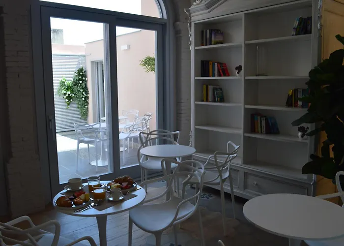 Tanit & Bed & Breakfast 4*